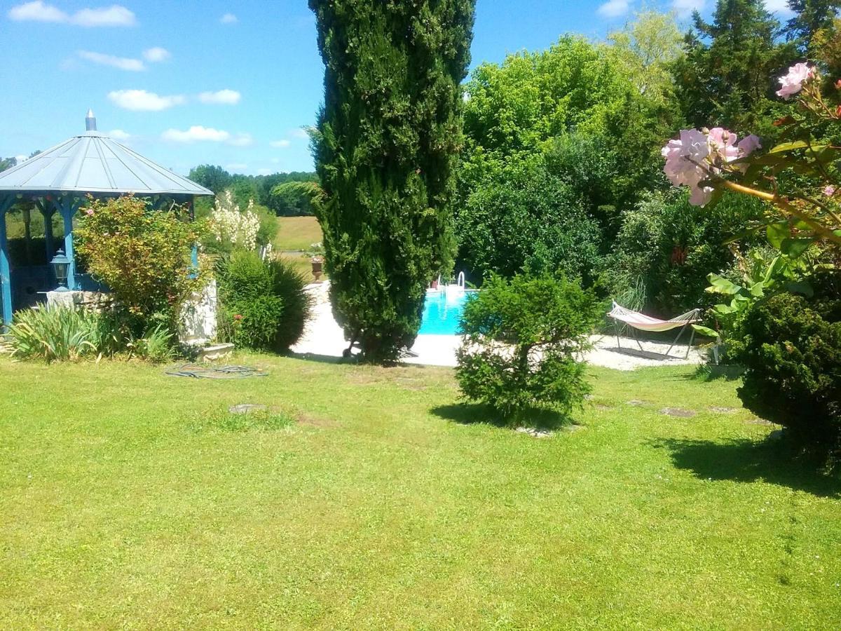 Villa Charmante A Bosset Avec Piscine Partagee 外观 照片