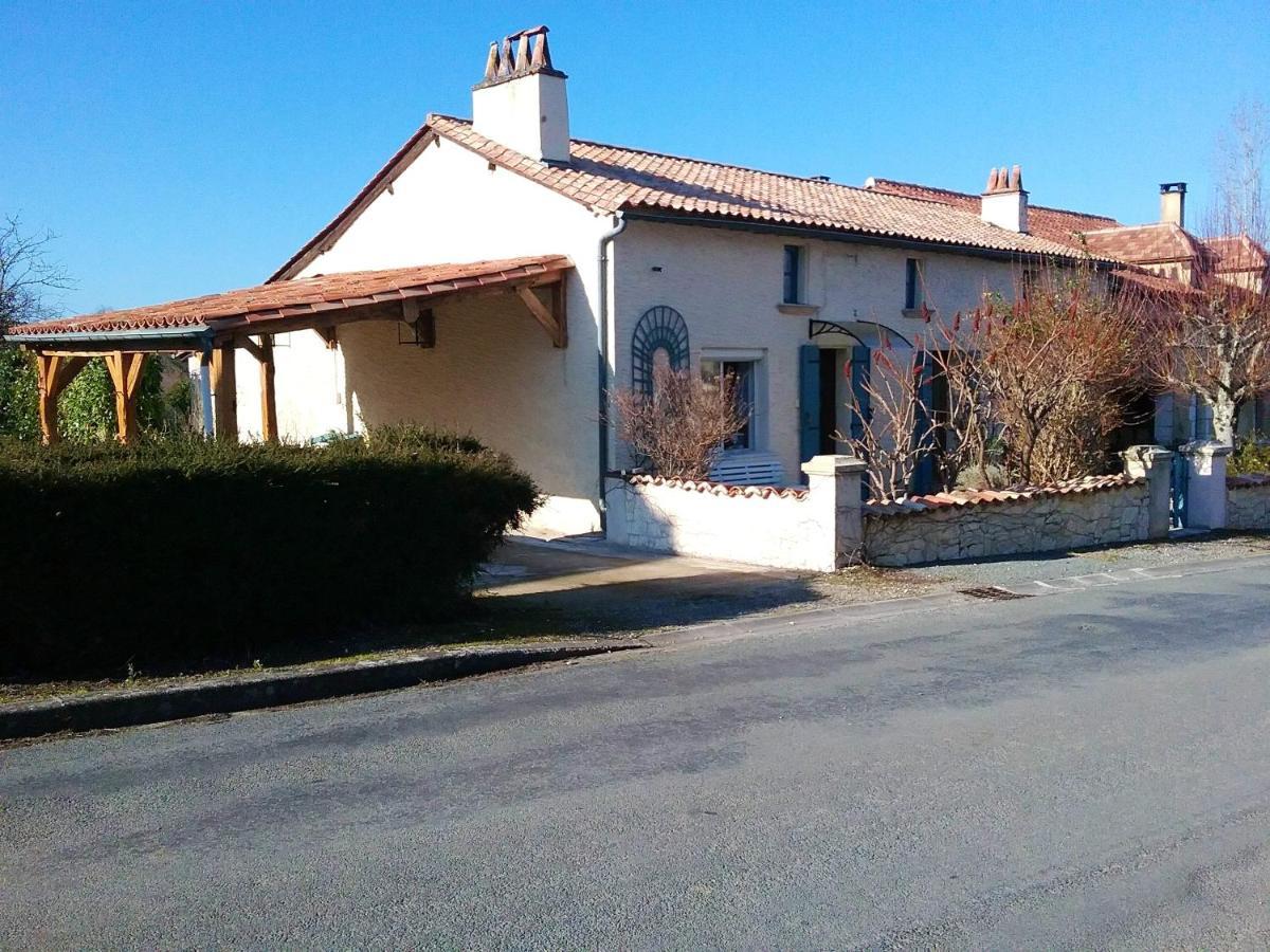 Villa Charmante A Bosset Avec Piscine Partagee 外观 照片