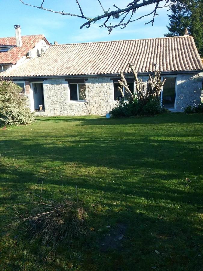 Villa Charmante A Bosset Avec Piscine Partagee 外观 照片