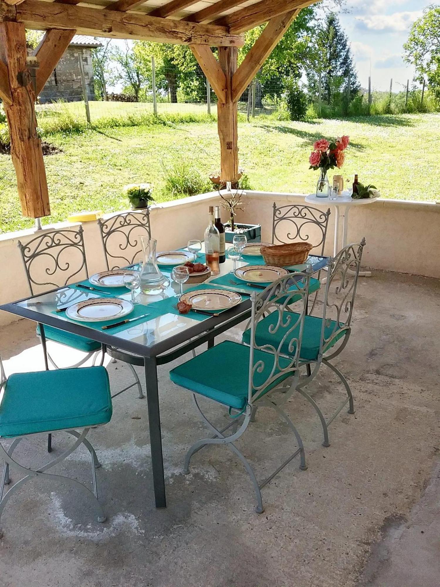 Villa Charmante A Bosset Avec Piscine Partagee 外观 照片