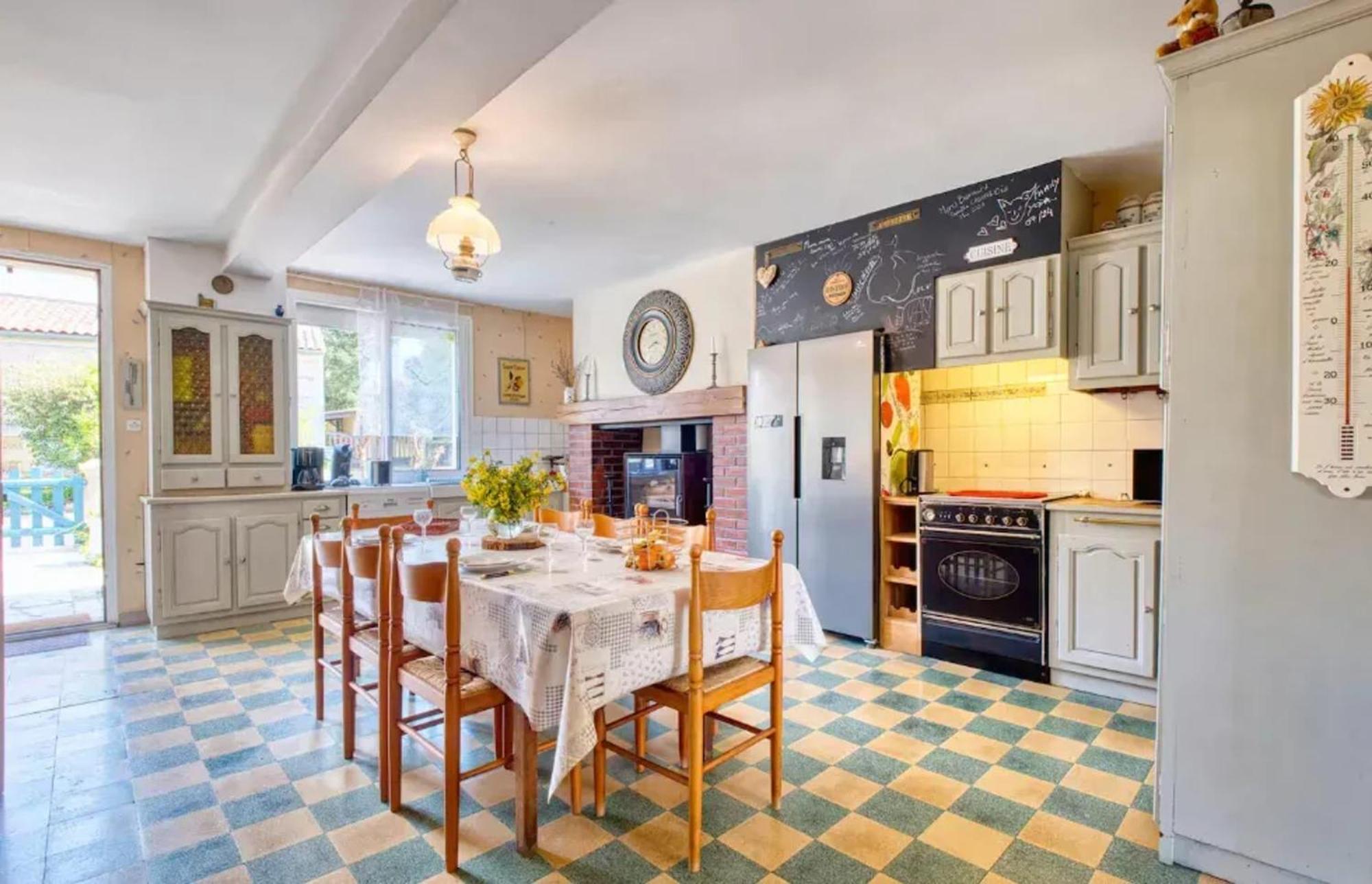 Villa Charmante A Bosset Avec Piscine Partagee 外观 照片